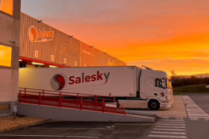 Camion SALESKY à quai