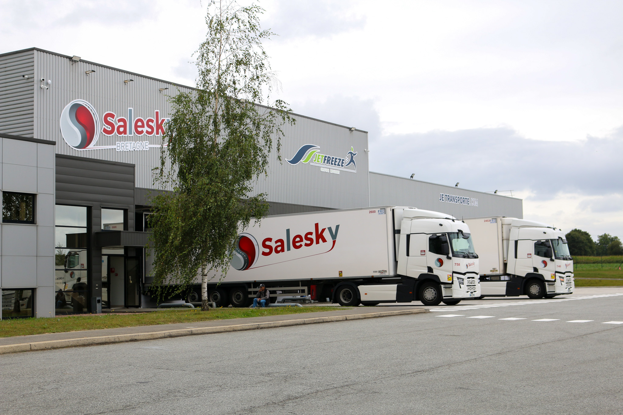 Bureaux et entrepôt de stockage de Salesky Bretagne